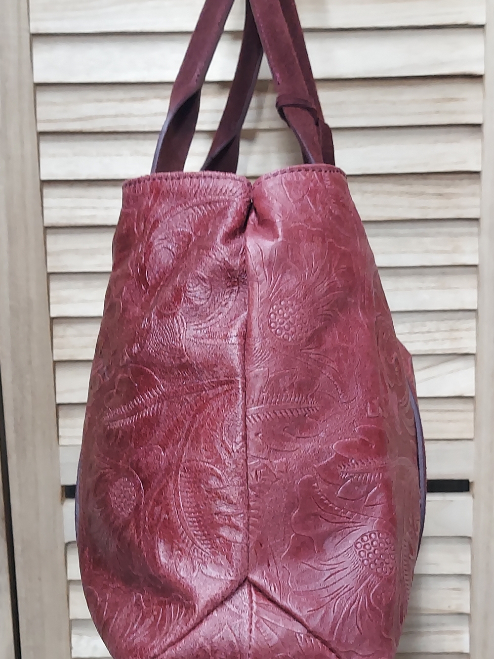 Viola Gigli Italian-Made Burgundy Floral Embossed Leather Tote - Picture 5 of 11